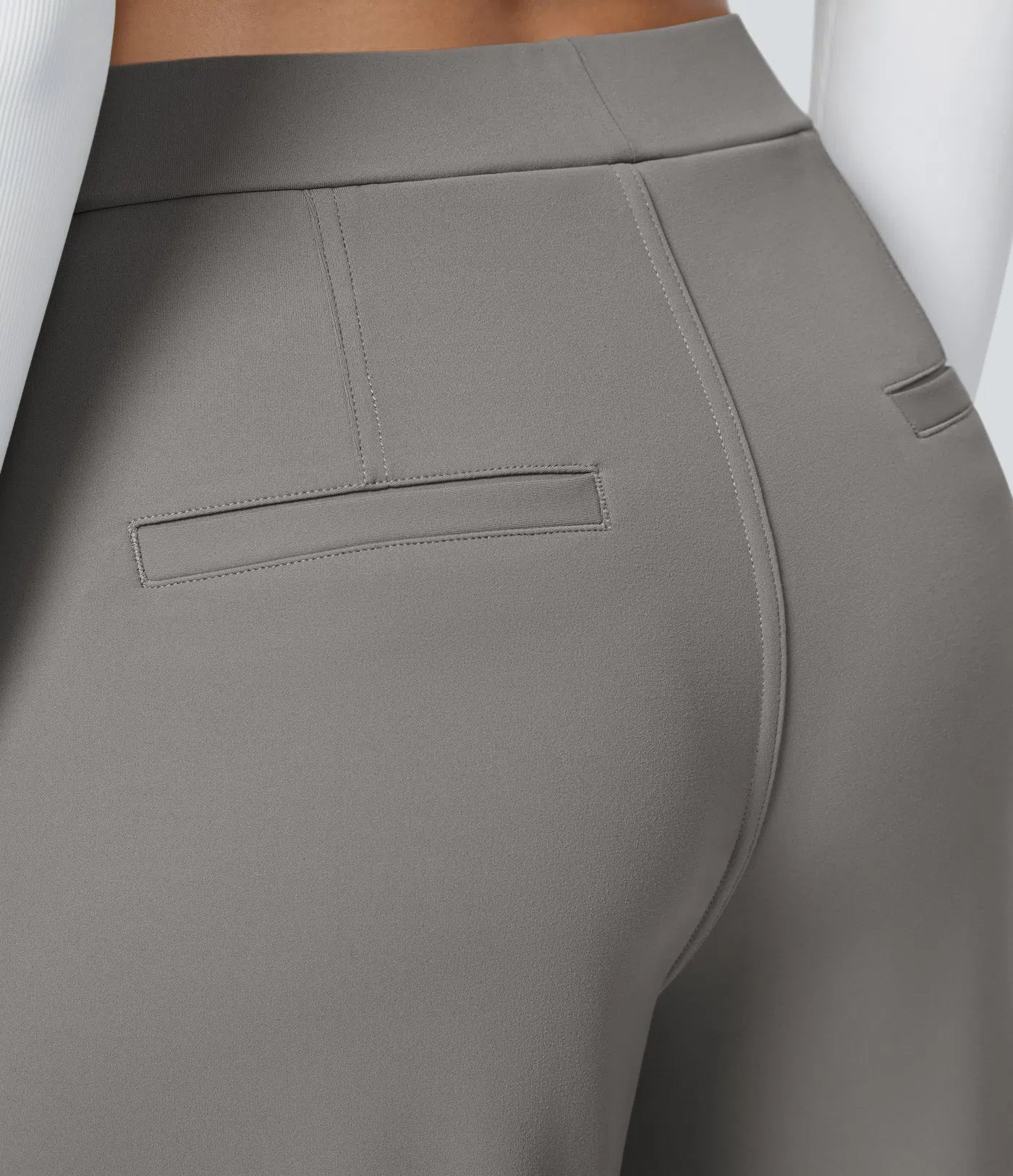 Halara Flex™ plissierte dehnbare Stoffhose mit hohem Bund, Seitentaschen und geradem Bein