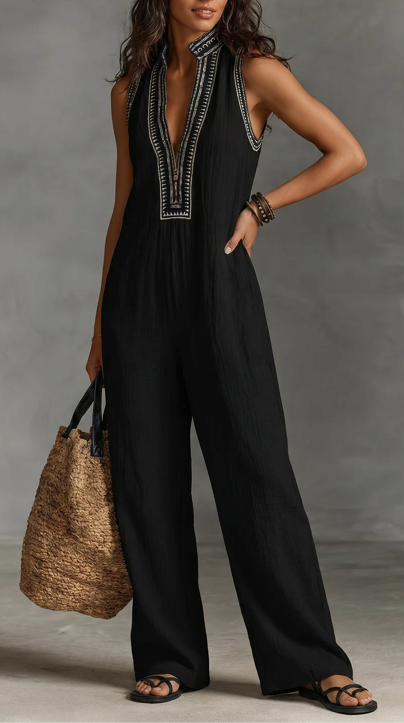 Minimalist sleeveless monofiber with a high neck and zipper