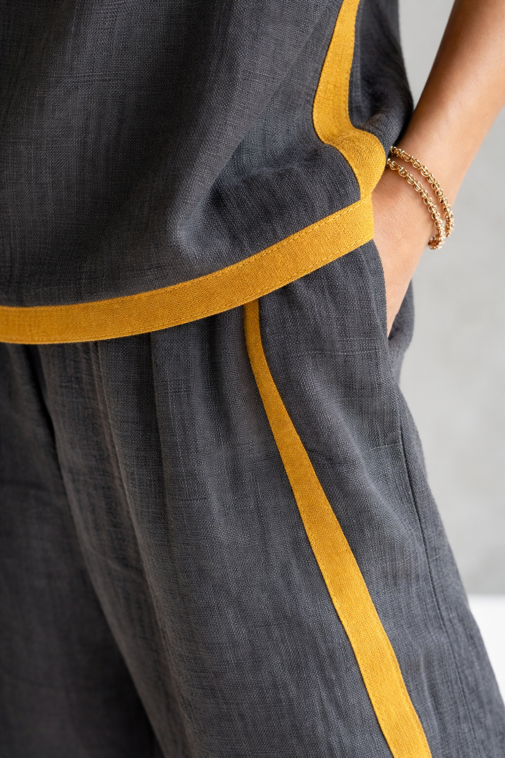 Beyoncé – Modern Linen Two-Piece for Effortless Looks